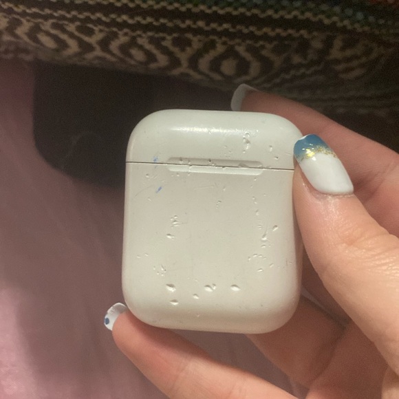AirPods with multi cleaning pen (that’s free)